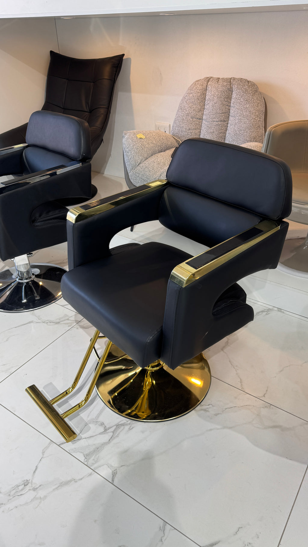 Onyx & Gold Professional Styling Chair