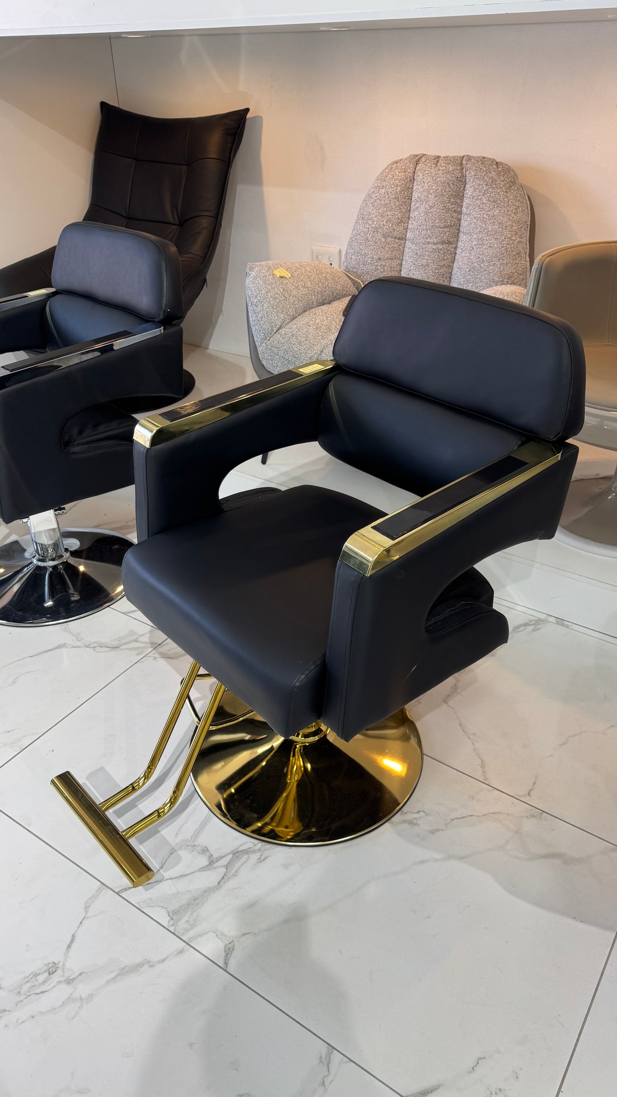 Onyx & Gold Professional Styling Chair